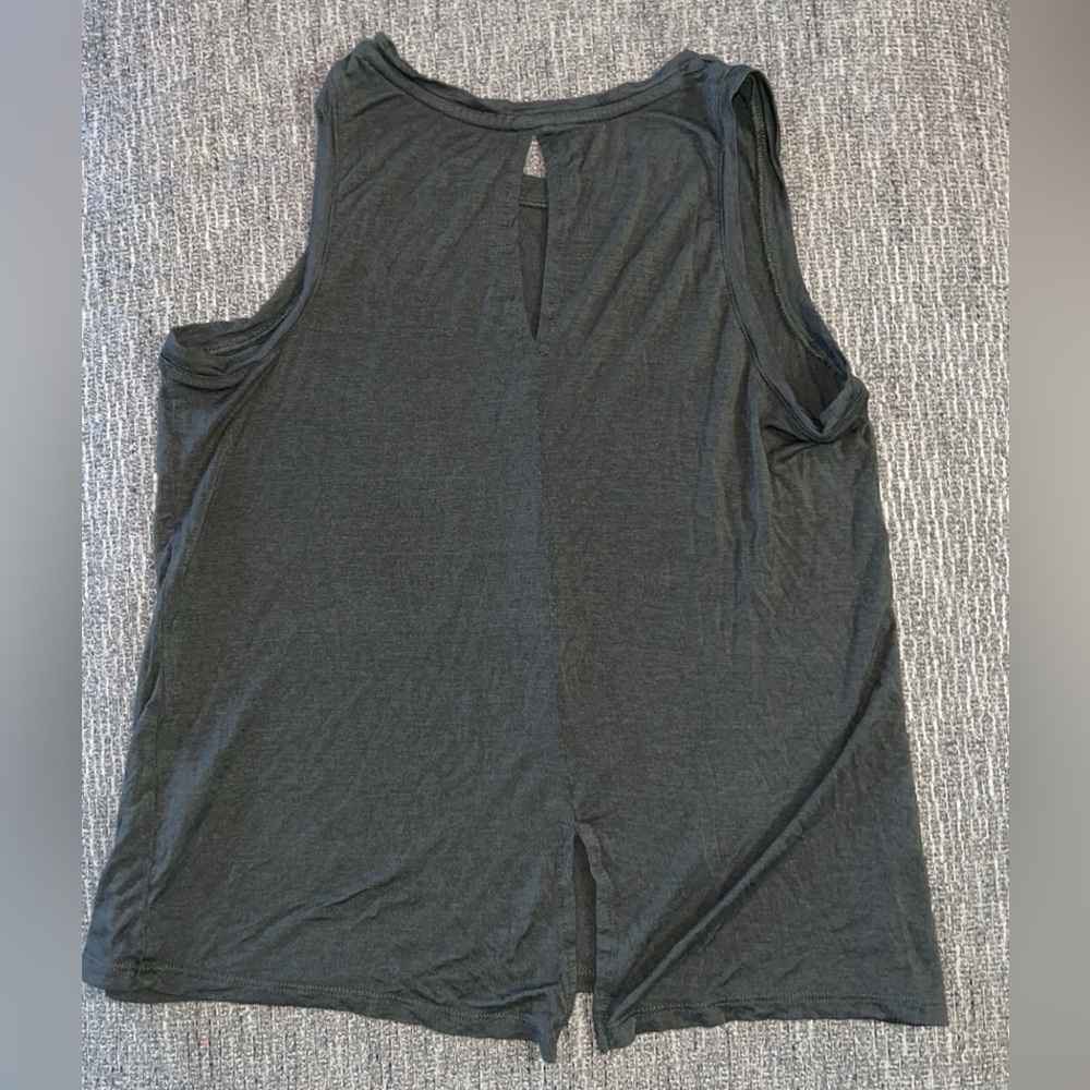 Relaxed tank bundle - Picture 11 of 11